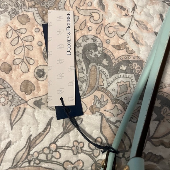 SOLD!! BNWT DOONEY & BOURKE BAG W/DUSTBAG - Picture 8 of 11